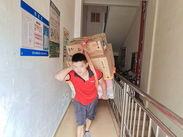 搬家服务究竟是交给搬家公司还是拉货平台呢?